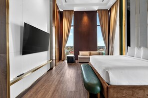 Luxury Penthouse, City View | In-room safe, desk, blackout drapes, iron/ironing board - Jewelz By King's Hotel (Georgetown)