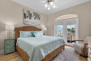 3 bedrooms, iron/ironing board, free WiFi, bed sheets - 🎣 Crustacean Sensation | Community Pool | Boat Dock | Kayaks + Bikes + More!! (Navarre)