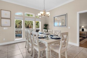 Dining - 🎣 Crustacean Sensation | Community Pool | Boat Dock | Kayaks + Bikes + More!! (Navarre)