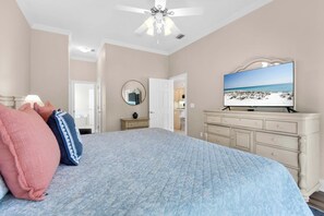 3 bedrooms, iron/ironing board, free WiFi, bed sheets - 🎣 Crustacean Sensation | Community Pool | Boat Dock | Kayaks + Bikes + More!! (Navarre)