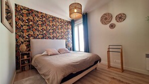 Iron/ironing board, internet, bed sheets