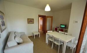 Appartement, 2 chambres, balcon, vue jardin | Salle à manger