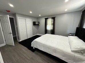 3 bedrooms, iron/ironing board, WiFi, bed sheets - Kingdom luxury (Darby)