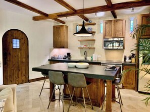 Microonde, forno, piano cottura, lavastoviglie