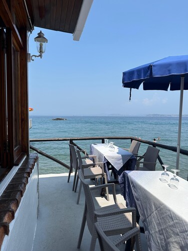 Delightful apartment with private terrace in the center of Ischia