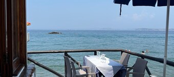 Delightful apartment with private terrace in the center of Ischia