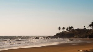 A beach with waves, palm trees, and a clear sky. - Ocean View 3 bed, 3 bath. Private pool. Steps to the beach in gated community (Peadsi)