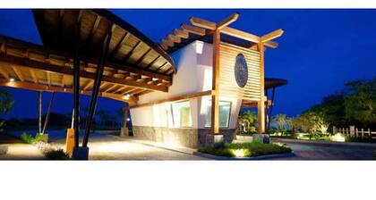 Ocean View 3 bed, 3 bath. Private pool. Steps to the beach in gated community
