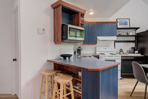 Køleskab, ovn, kogeplade, opvaskemaskine