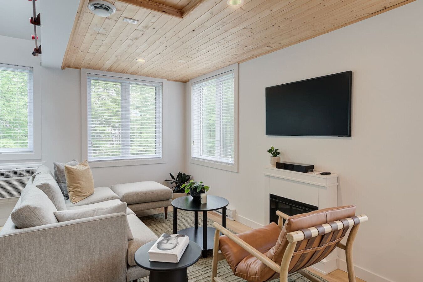 Smart-tv en een open haard