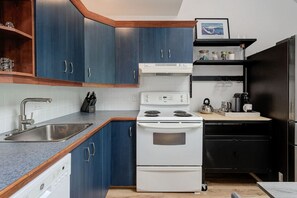 Refrigerador, horno, parrilla de estufa y lavavajillas 