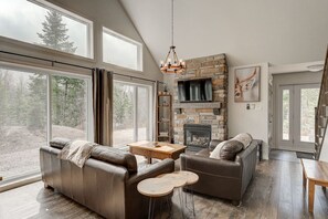 Smart TV, fireplace - 3BR Nature Retreat Cottage & Spa - Lac supérieur (Lac-Supérieur)