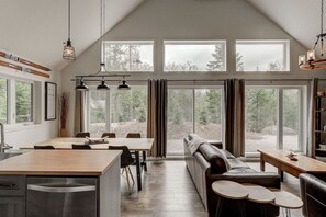 Interior - 3BR Nature Retreat Cottage & Spa - Lac supérieur (Lac-Supérieur)