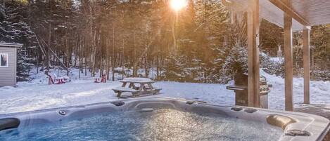 Bañera de hidromasaje al aire libre