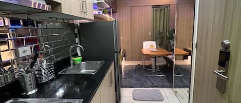 Fridge, microwave, stovetop, cookware/dishes/utensils