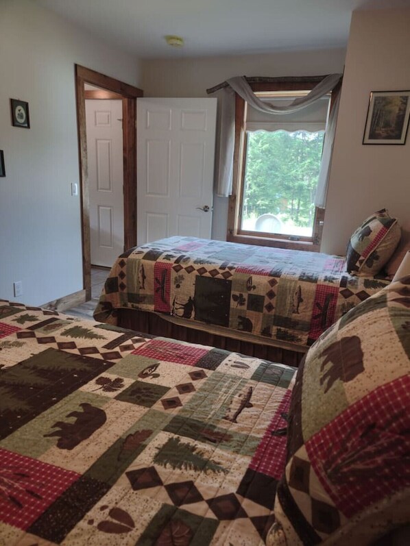 2 bedrooms, iron/ironing board, travel cot, free WiFi