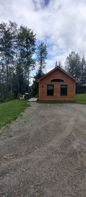 Property grounds - Serene Country Cabins 5 in the heart of Vermont (Hyde Park)