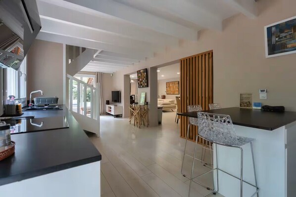 Dining - Lacanau, upscale villa with private jacuzzi, parc la Marina de Talaris (Lacanau)