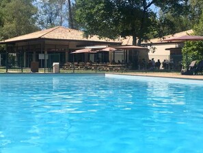 Piscina externa, piscina aquecida
