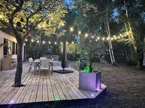 Outdoor dining - Lacanau, upscale villa with private jacuzzi, parc la Marina de Talaris (Lacanau)