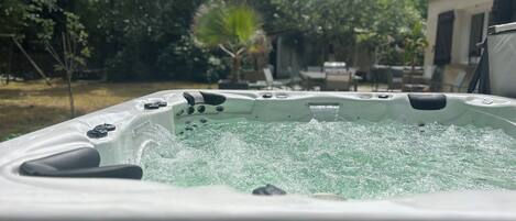 Bañera de hidromasaje exterior