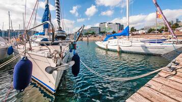 House | Pemandangan air