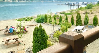 RAVEN’S NEST * Luxury Mountain Chalet * Spectacular Indoor & Outdoor living!