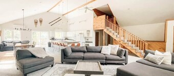 The Lodge at Moose Pond & Pleasant Mtn Sleeps 20