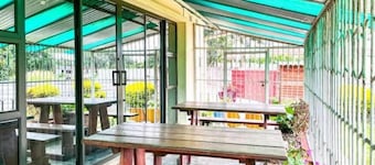 Quaint cabin with WiFi in charming Gweru