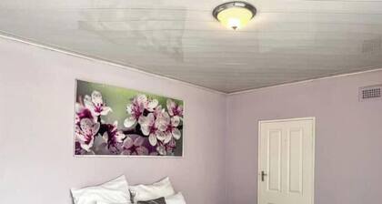 Quaint cabin with WiFi in charming Gweru