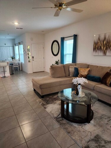 3-bedroom townhome in brilliant Jacksonville with WiFi, AC perfect distance.