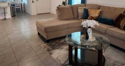 3-bedroom townhome in brilliant Jacksonville with WiFi, AC perfect distance.