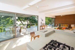 Outdoor dining - Oceanview Villa Newman/ private pool, steps from the beach (Provincia de Puntarenas)