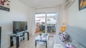 Apartment | Living room - Apartment in Empuriabrava With Beach Access (Castello d'Empuries)