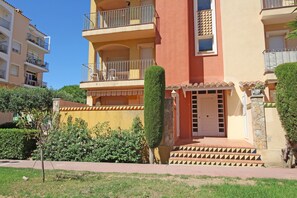 Apartment | Exterior - Apartment in Empuriabrava With Beach Access (Castello d'Empuries)