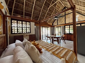 5 bedrooms, iron/ironing board, WiFi, bed sheets