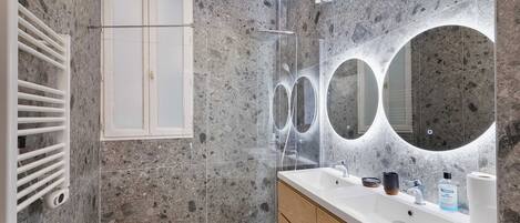 Departamento | Baño | Secadora de cabello y toallas