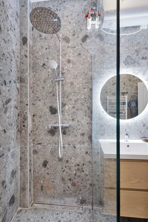 Apartment | Bathroom