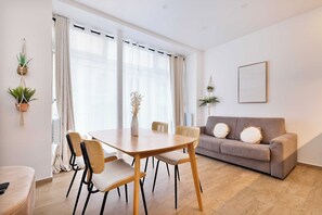 Apartment | Dining - "cozy Apartment 1bdr/4p - Paris 8th/saint-lazare (Paris)