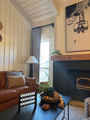 Smart-tv och eldstad