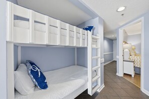 1 chambre, fer et planche à repasser, literie fournie