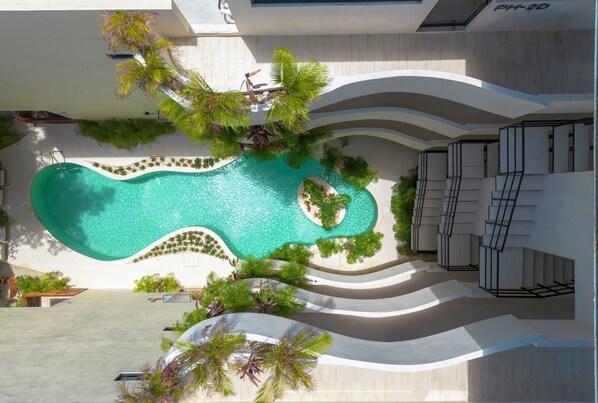 室外泳池；免費小屋、泳池傘