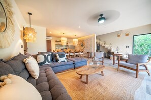 Luxury Penthouse, Garden View | Living area