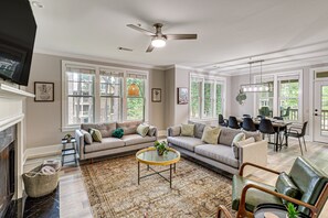 Smart TV, fireplace