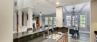 Reynolds Lake Oconee Condo-Newly Updated-On-Site Biking & Hiking