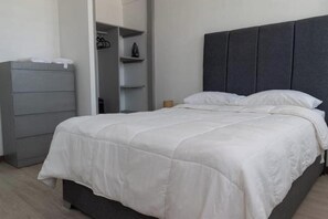 2 slaapkamers, een strijkplank/strijkijzer, wifi, beddengoed