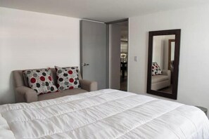 2 室のベッドルーム、アイロン / アイロン台、WiFi、ベッドシーツ