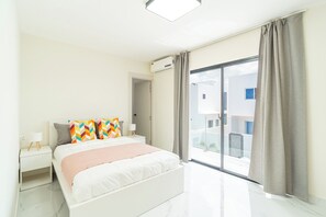 3 slaapkamers, een strijkplank/strijkijzer, wifi, beddengoed