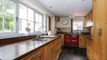 Ferienhaus | Eigene Küche | Geschirrspüler, Kochgeschirr/Geschirr/Besteck