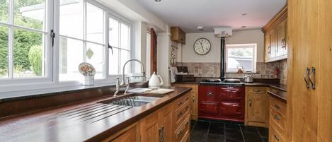 Cottage | Cuisine privée | Lave-vaisselle, batterie de cuisine, vaisselle et ustensiles